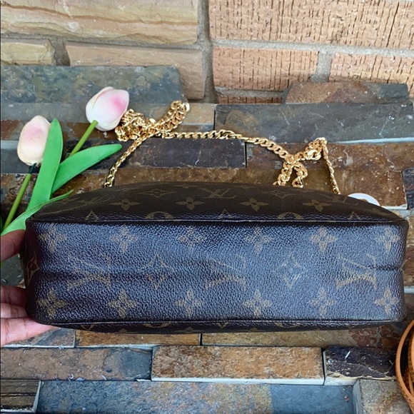 Louis Vuitton Black and Gold Crossbody Bag - Picture 6 of 11